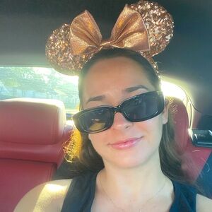 Meet your Posher, Sharon